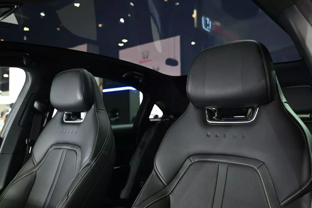 Nội thất của Mazda 6e với gói Premium Black