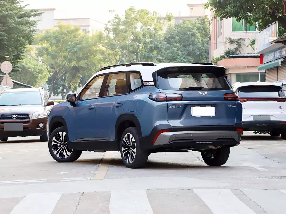 Wuling Xingguang 560 màu xanh