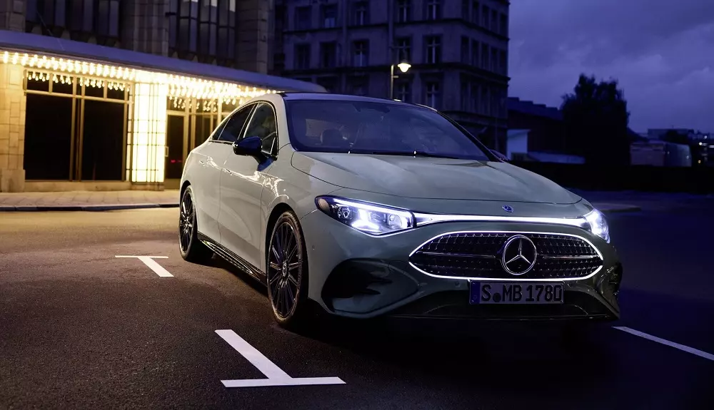 Mercedes-Benz CLA 220 hybrid 2026 sở hữu hệ thống đèn ấn tượng