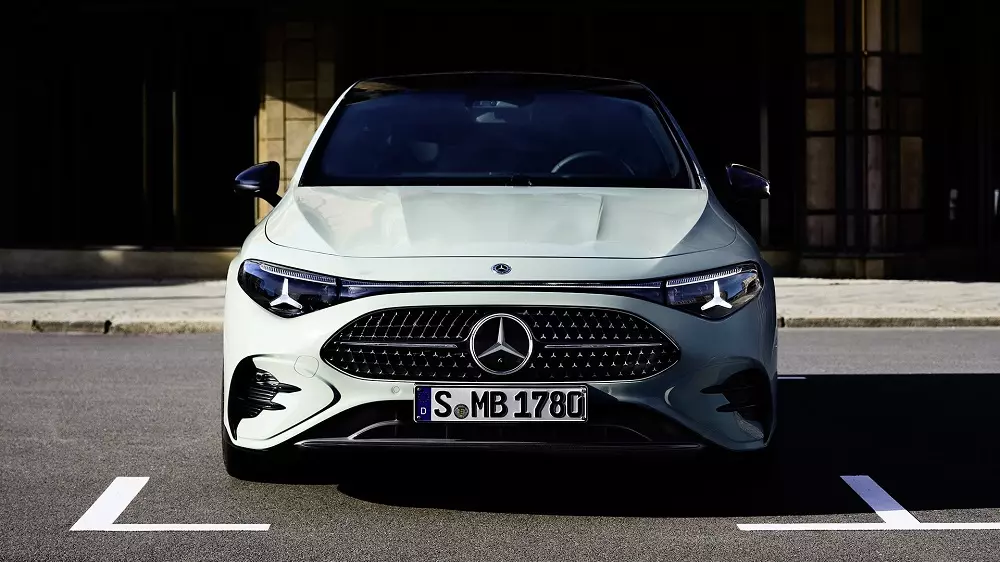 Mercedes-Benz CLA 220 hybrid 2026 là mẫu xe nhỏ nhưng có võ