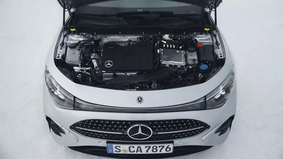 Mercedes-Benz CLA 220 hybrid 2026 dùng động cơ phát triển cùng Geely