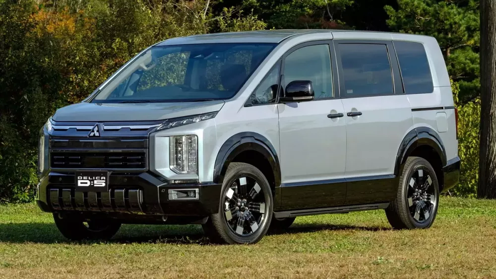 Mitsubishi Delica D:5 2026 có kích thước như Toyota Innova Cross