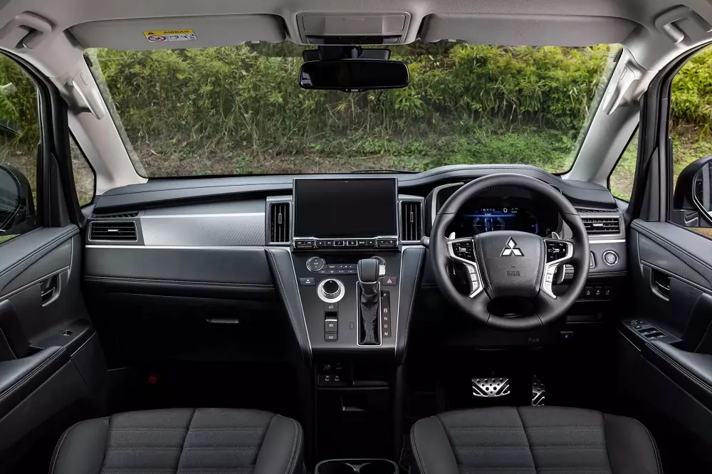Khoang lái của Mitsubishi Delica D:5 2026