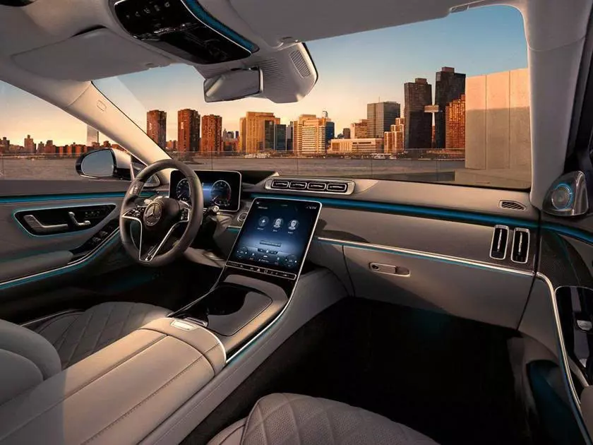 S-Class là dòng xe flagship dẫn đầu của thương hiệu Mercedes-Benz