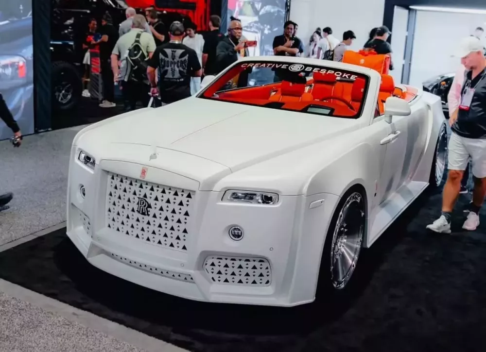 Chỉ 25 người trên thế giới có thể sở hữu chiếc Rolls-Royce Dawn thích chơi trội này