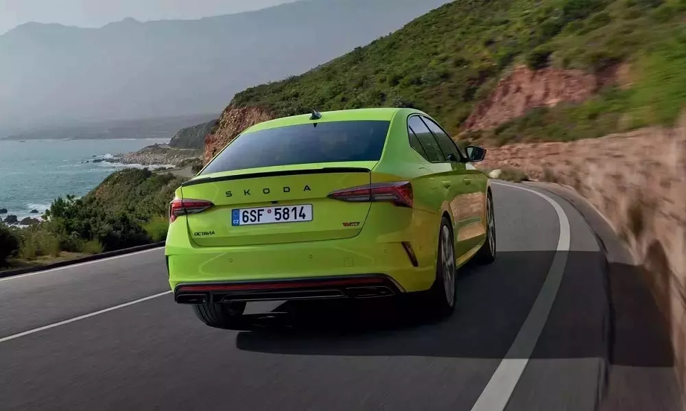 Skoda Octavia RS sở hữu thiết kế thể thao hơn bản thường