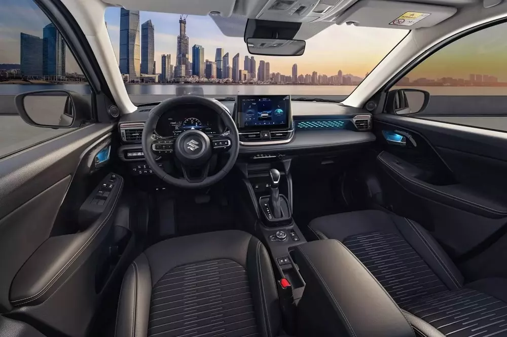 Suzuki Across được trang bị tay lái thuận