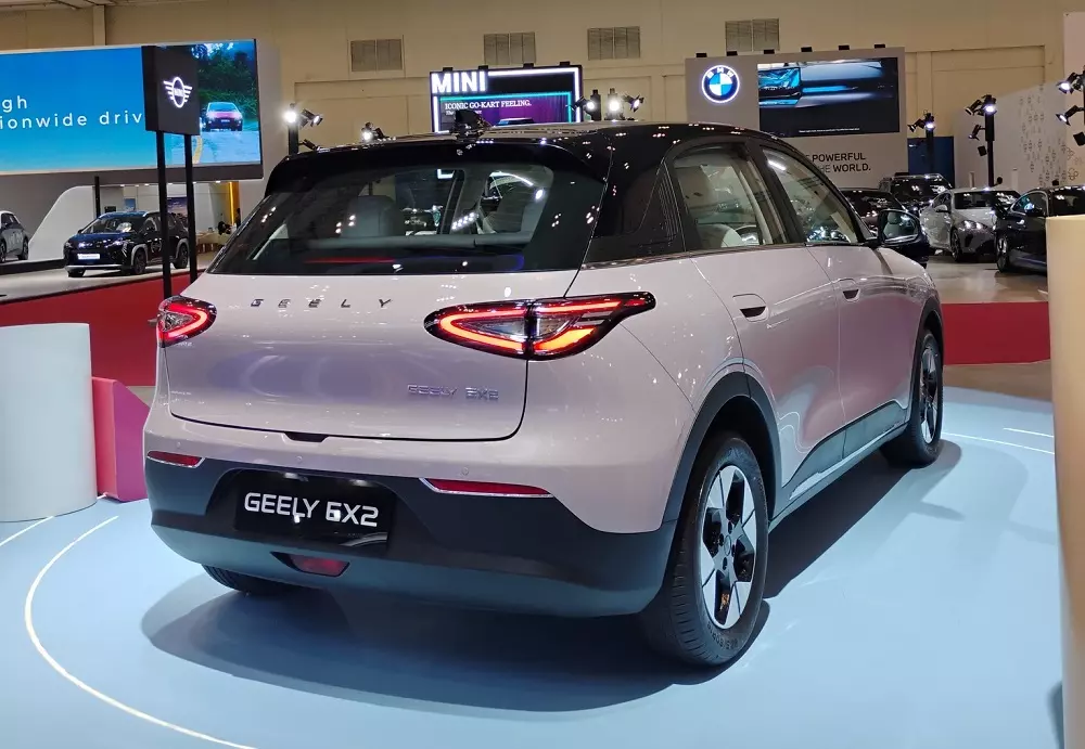 Geely EX2 chạy được 395 km sau một lần sạc pin