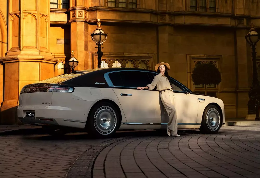 BMW 7-Series bán kém tân binh của Huawei trong phân khúc xe có giá trên 100.000 USD.