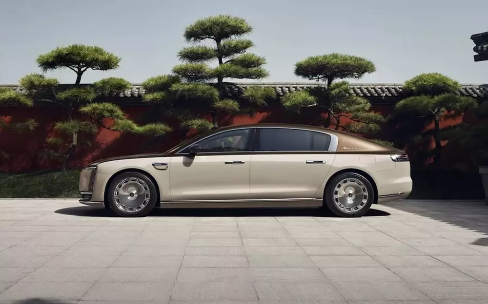 Maextro S800 có giá mềm hơn các đối thủ cùng phân khúc