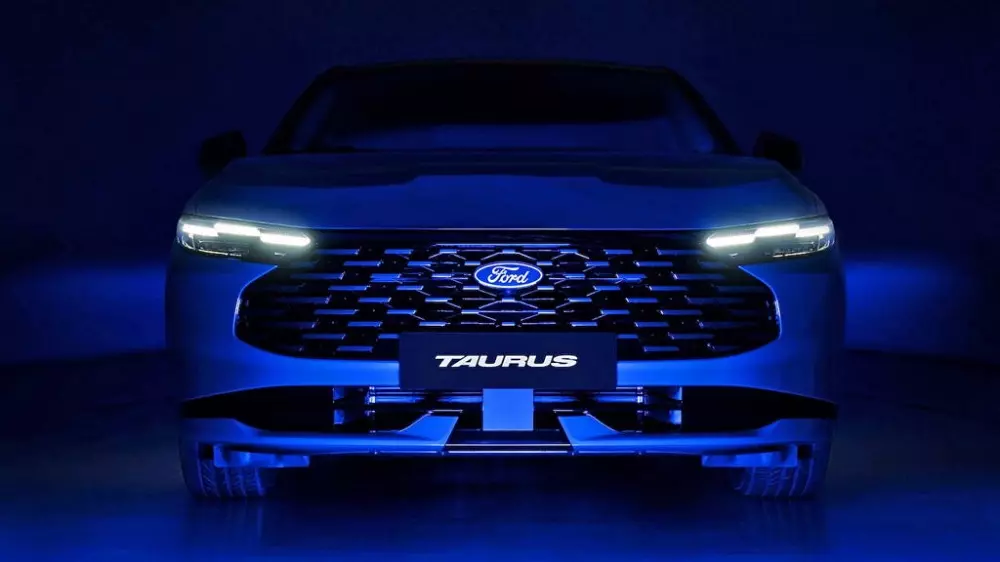 Ford Taurus 2026 sở hữu cụm đèn pha mới