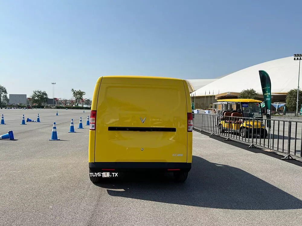 VinFast EC Van sở hữu thiết kế vuông vức và đơn giản