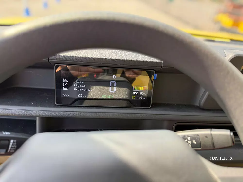 Cận cảnh bảng đồng hồ của VinFast EC Van