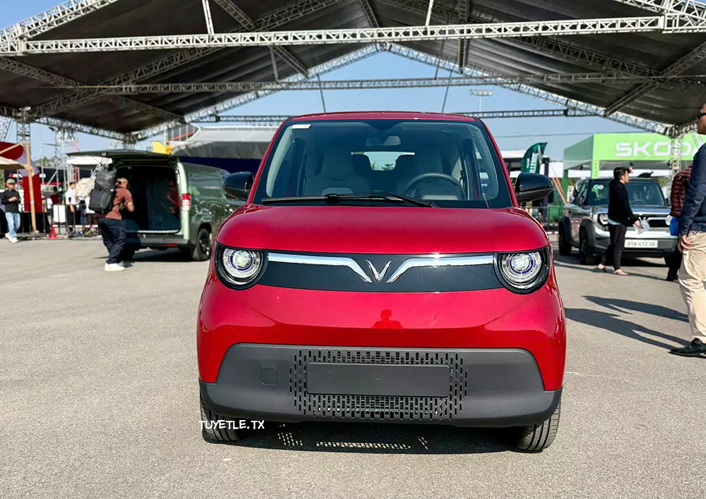 VinFast Minio Green có nẹp mạ crôm hình cánh chim