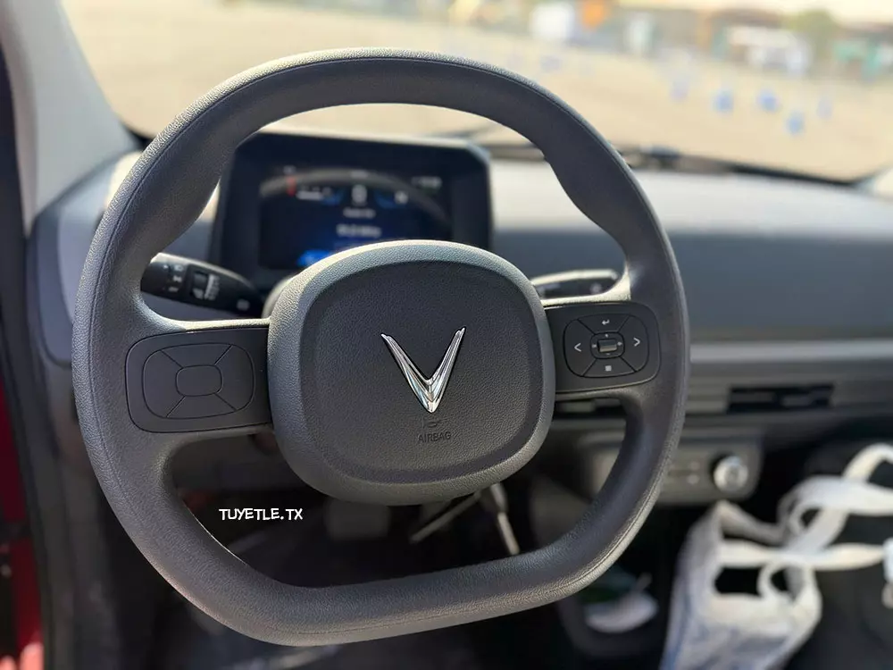 Cận cảnh vô lăng của VinFast Minio Green