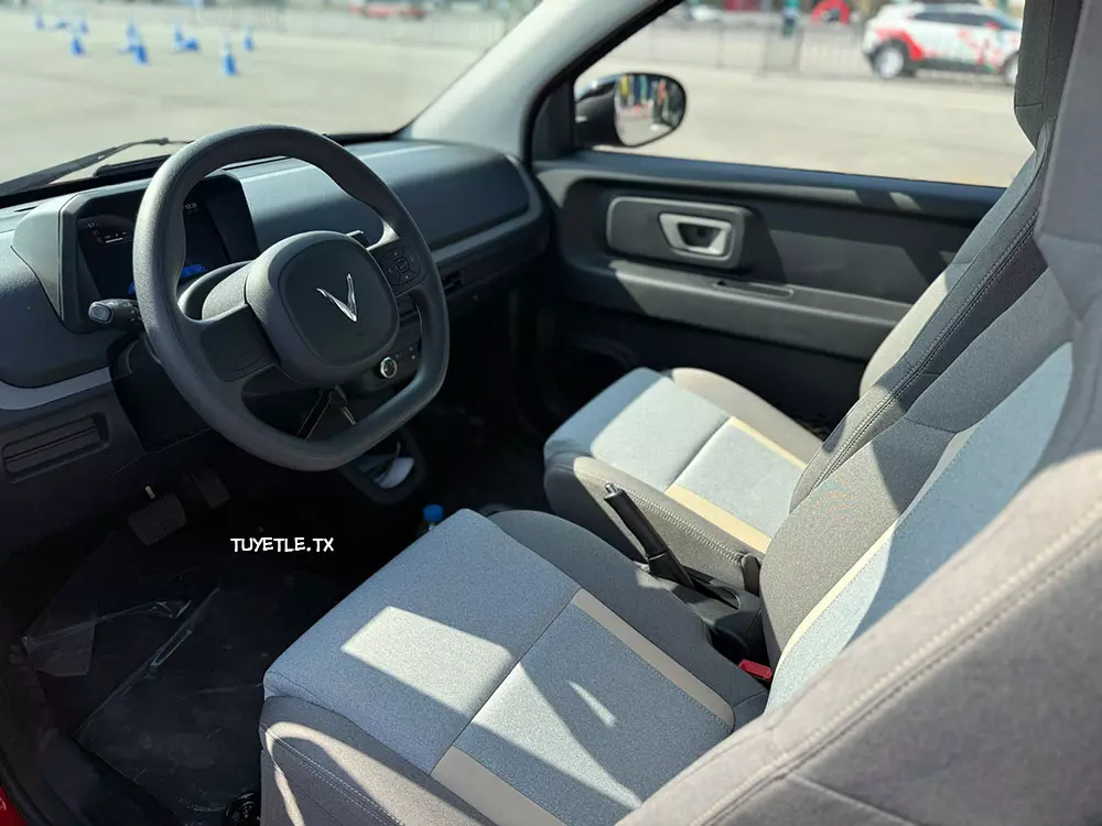 Khoang lái của VinFast Minio Green