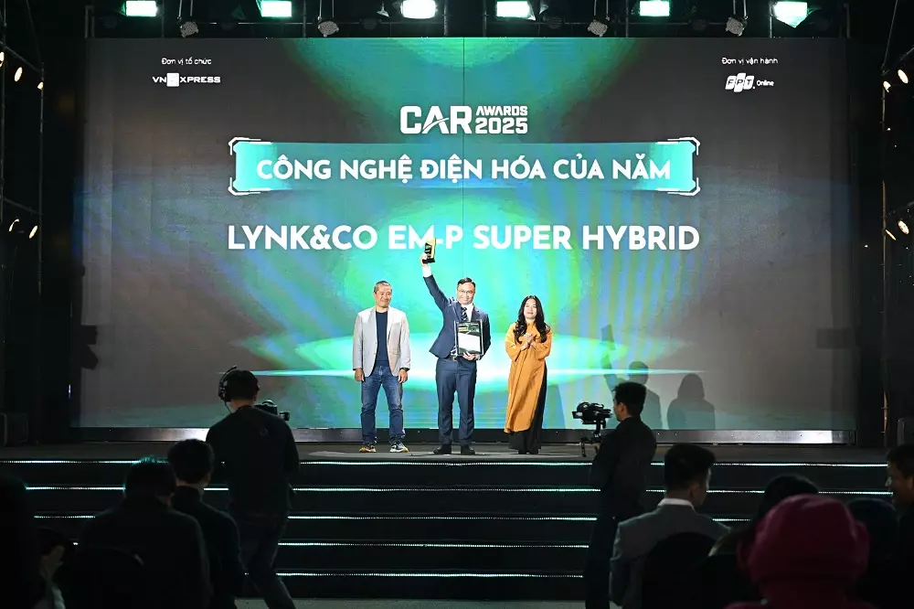 Hệ truyền động EM-P Super Hybrid của Lynk&Co giành giải thưởng ở hạng mục Công nghệ điện hóa của năm