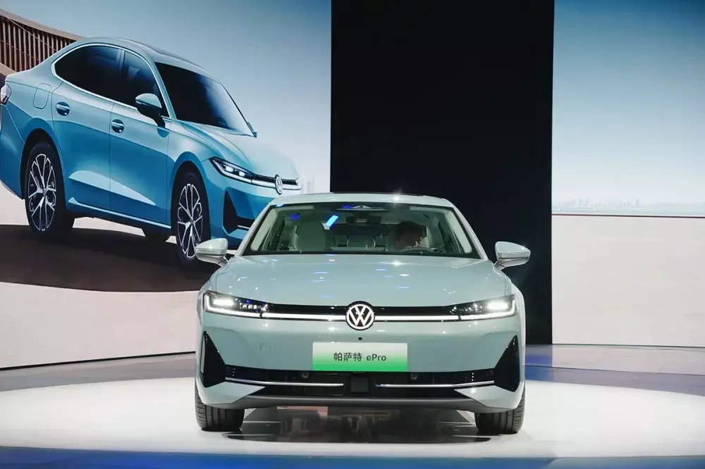 Volkswagen Passat ePro nhìn từ phía trước Volkswagen Passat ePro nhìn từ phía trước