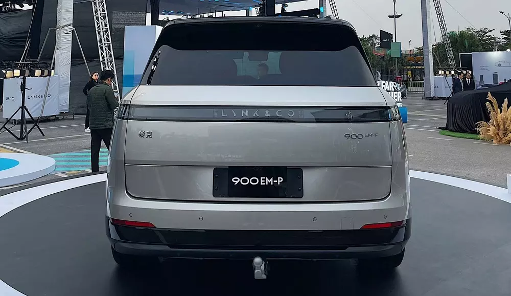 Lynk & Co 900 là xe hybrid cắm sạc