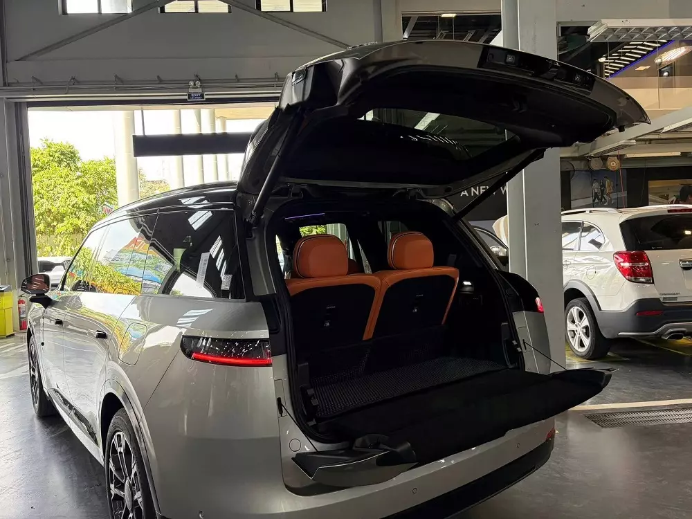 Khoang hành lý phía sau của Lynk & Co 900