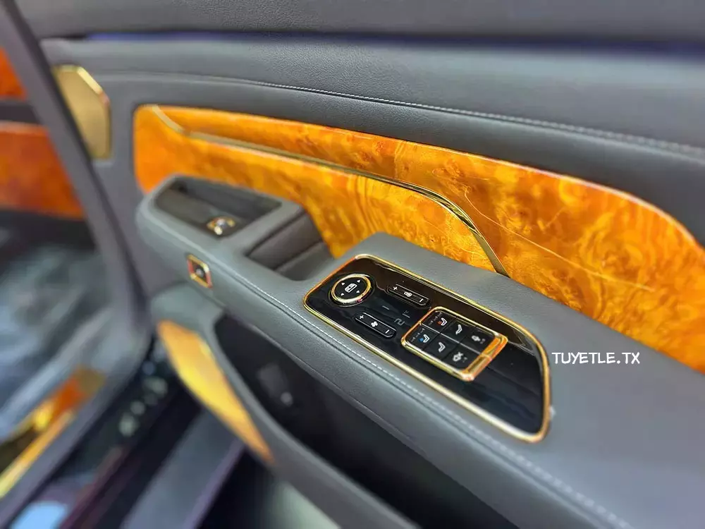 Nội thất của VinFast Lạc Hồng 900 LX được ốp gỗ và mạ vàng Nội thất của VinFast Lạc Hồng 900 LX được ốp gỗ và mạ vàng