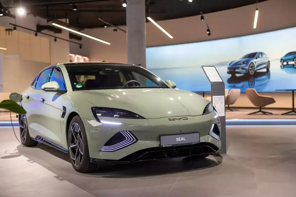 2026 sẽ là năm khó khăn đối với hãng xe điện dẫn đầu khi chính quyền Trung Quốc siết chặt quản lý ngành ô tô.