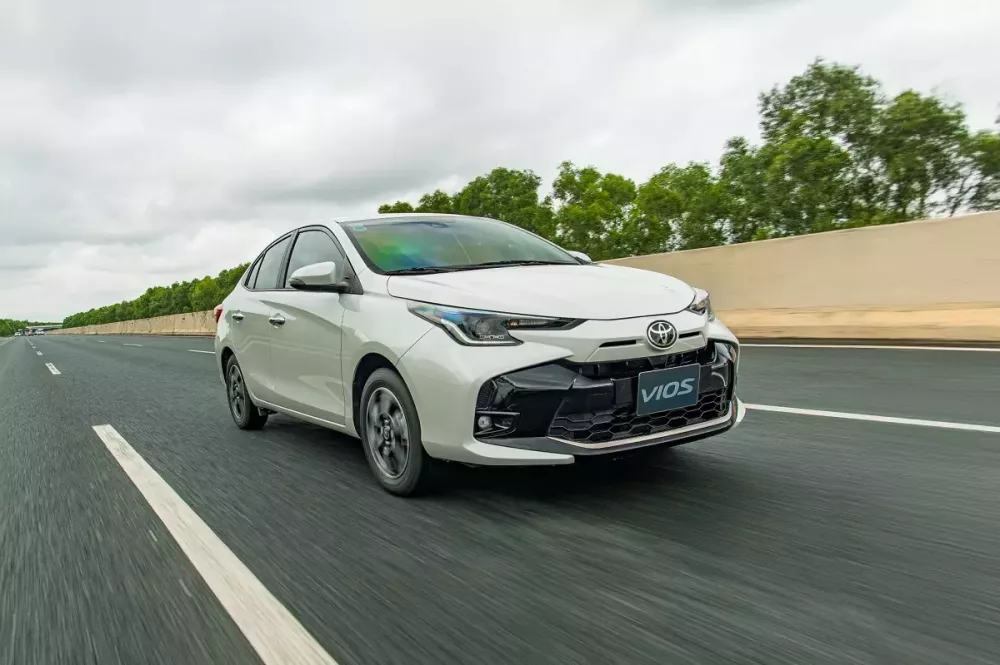 Toyota Vios và Veloz Cross bị giảm khuyến mãi trong tháng đầu tiên của năm 2026