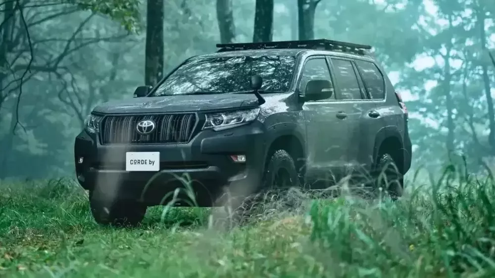 Toyota Land Cruiser Prado Newscape với gói Graphite Gray