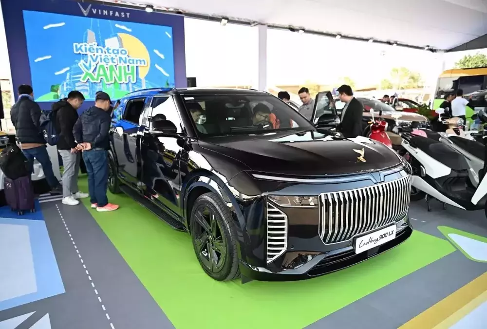 VinFast Lạc Hồng 900 LX