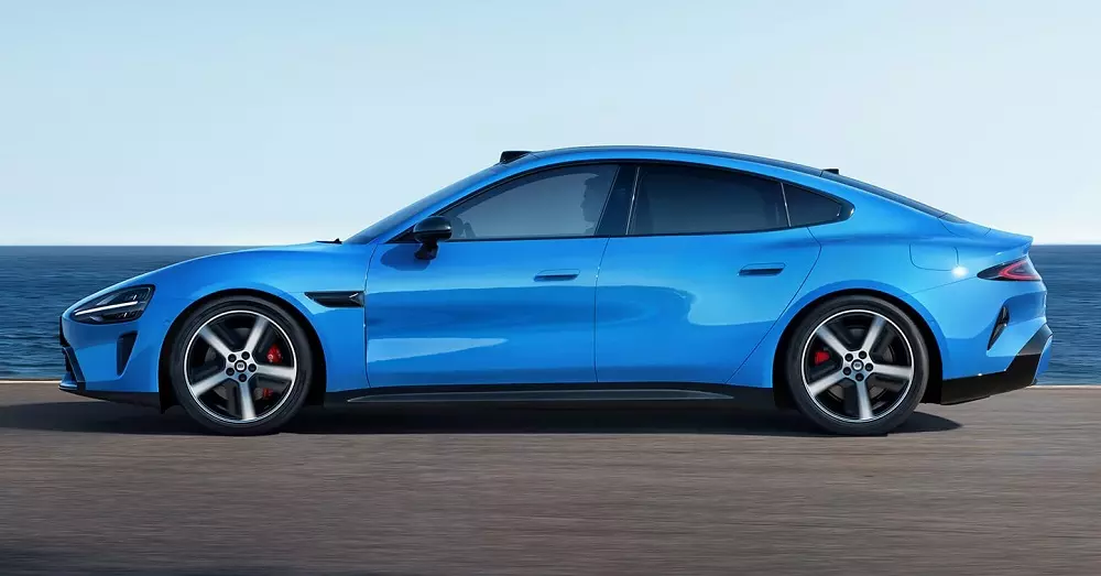 Xiaomi SU7 2026 màu xanh Capri Blue mới Xiaomi SU7 2026 màu xanh Capri Blue mới