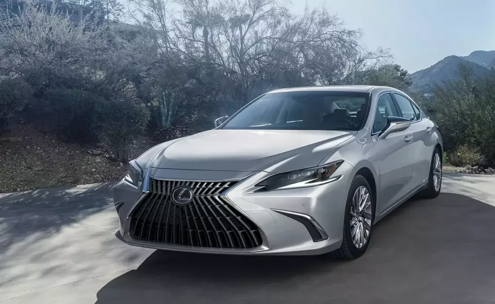Tổng quan thiết kế ngoại thất của Lexus ES 300h.