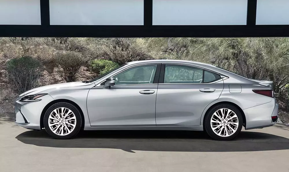 Lexus ES có 2 tùy chọn động cơ