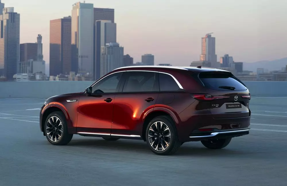Mazda CX-90 sẽ được bán tại Việt Nam vào tháng 4/2026.
