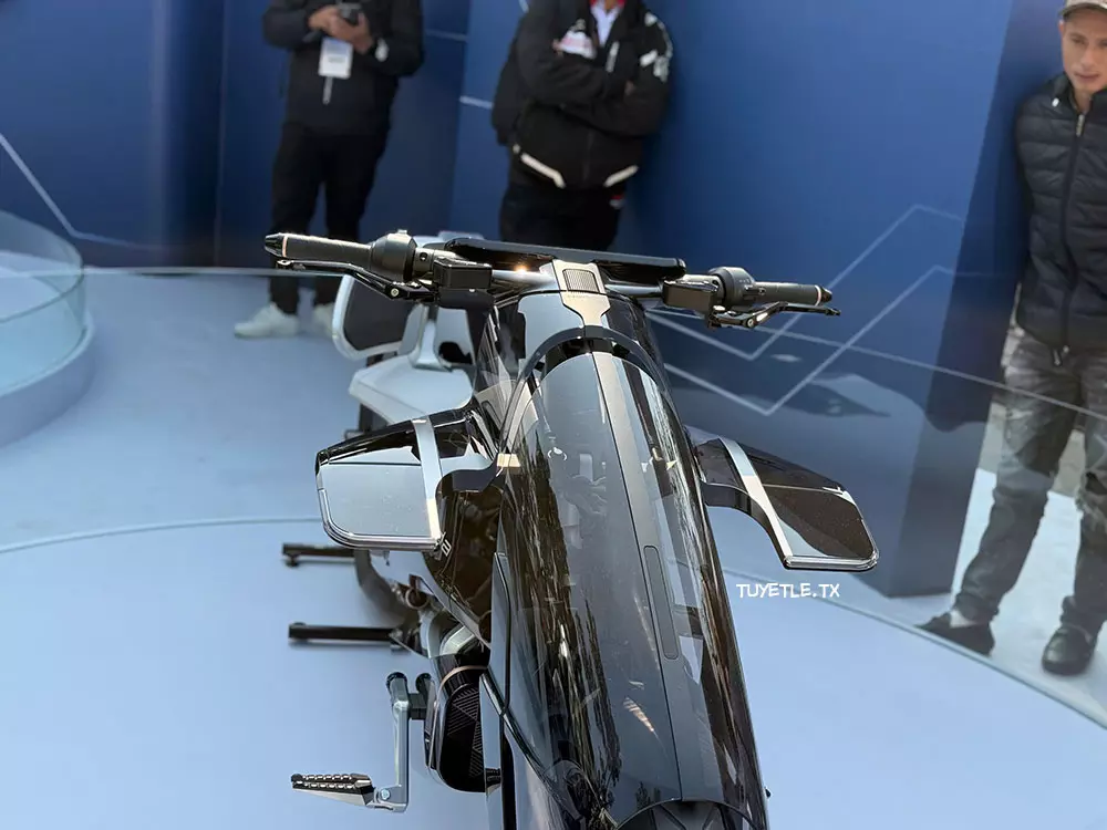 Honda EV Outlier có màn hình kéo dài giữa 2 tay lái Honda EV Outlier có màn hình kéo dài giữa 2 tay lái