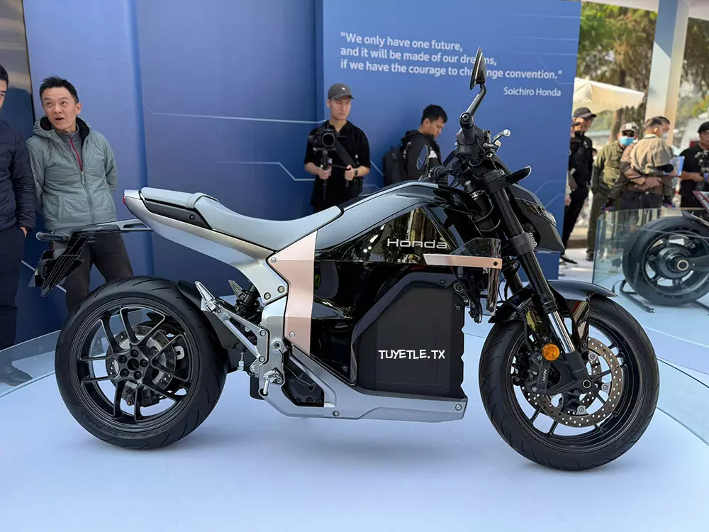 Honda WN7 là mẫu mô tô mang kiểu dáng naked bike Honda WN7 là mẫu mô tô mang kiểu dáng naked bike