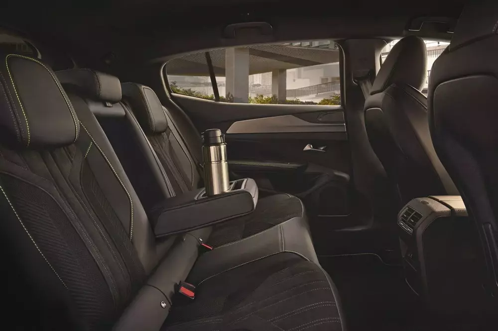 Hàng ghế sau của Peugeot 408 2026