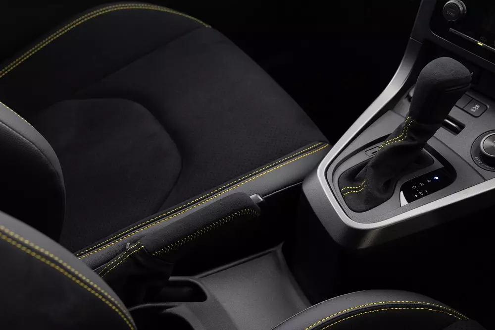 Toyota GR Yaris Morizo RR dùng phanh tay chỉnh cơ Toyota GR Yaris Morizo RR dùng phanh tay chỉnh cơ