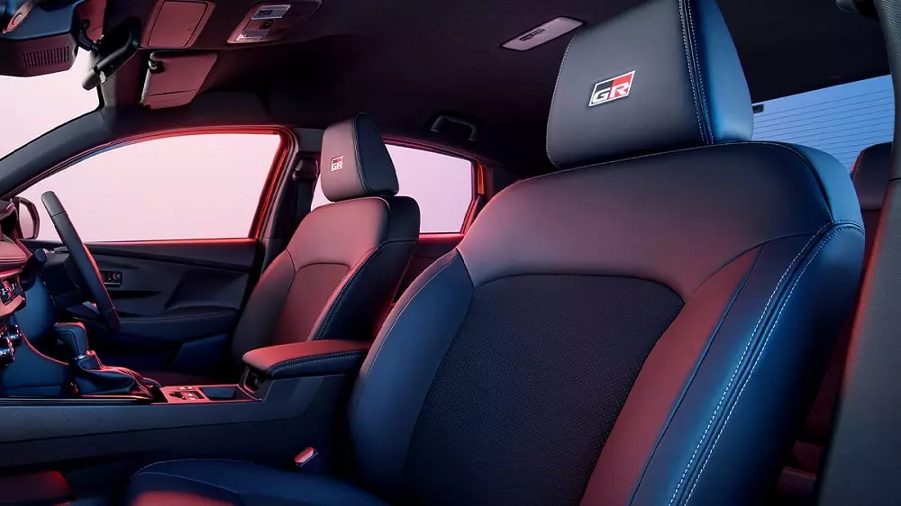 Ghế bọc da và da lộn của Toyota Vios Hybrid GR Sport 2026 Ghế bọc da và da lộn của Toyota Vios Hybrid GR Sport 2026