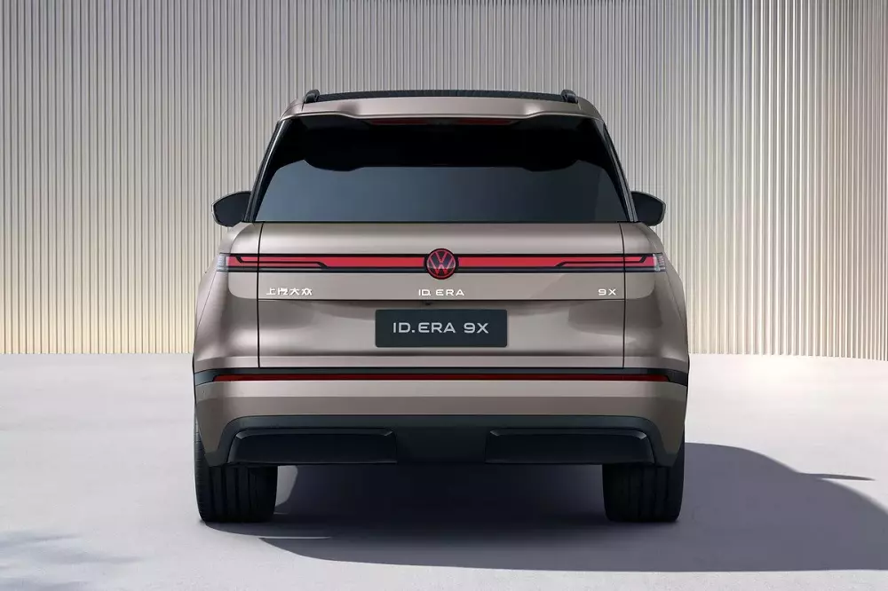 Đằng sau Volkswagen ID. Era 9X là cụm đèn hậu mỏng, nối liền hai bên