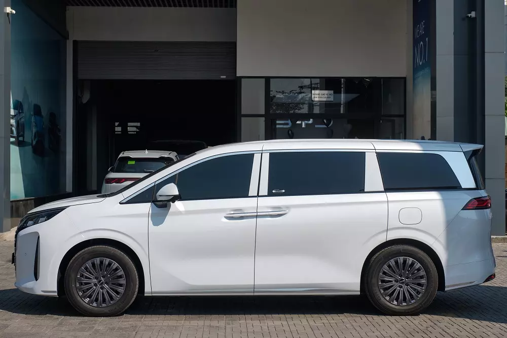 BYD M9 sở hữu chiều dài 5.145 mm, chiều rộng 1.970 mm và chiều cao 1.805 mm. Chiều dài cơ sở của xe đạt 3.045 mm.