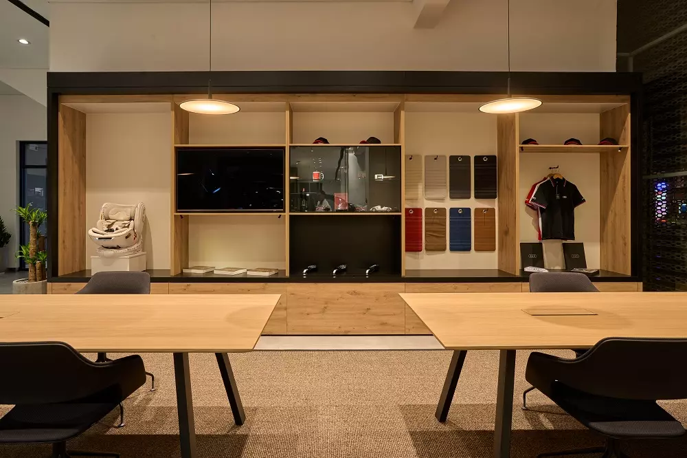 Khu vực phụ kiện của showroom