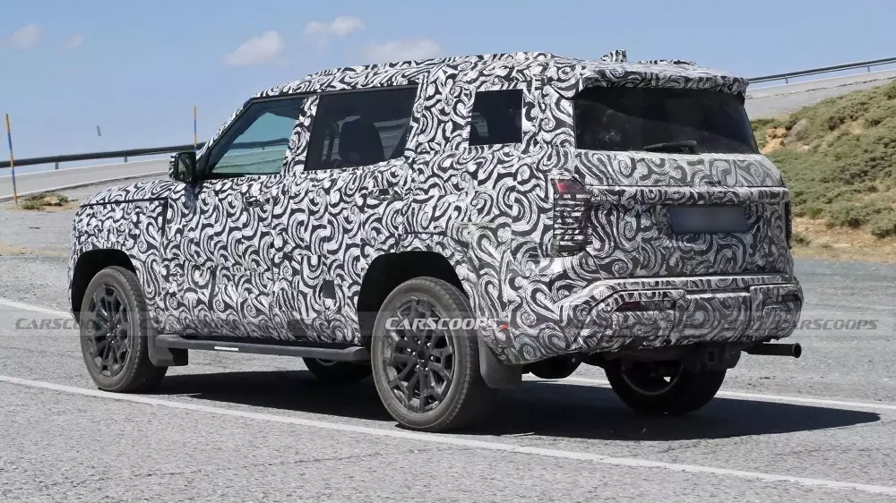 Mitsubishi Pajero mới có thể được trang bị cả động cơ diesel và hybrid sạc điện.