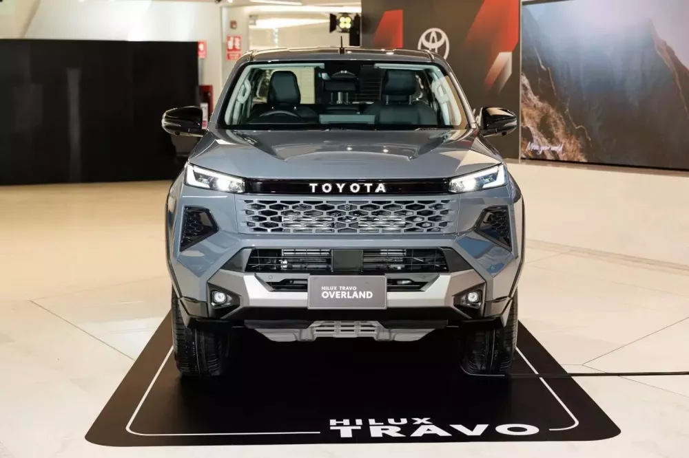 Toyota Hilux 2026 dùng động cơ diesel 2.8L cũ