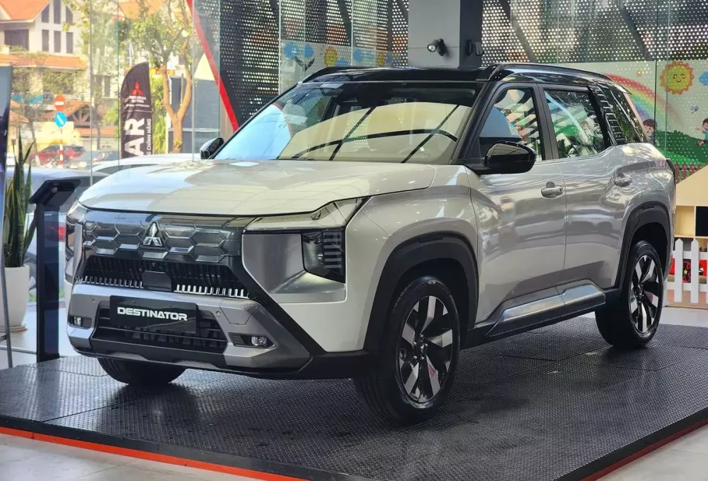 Mitsubishi Destinator khan hàng tại đại lý, người Việt khó nhận xe trước Tết Nguyên đán
