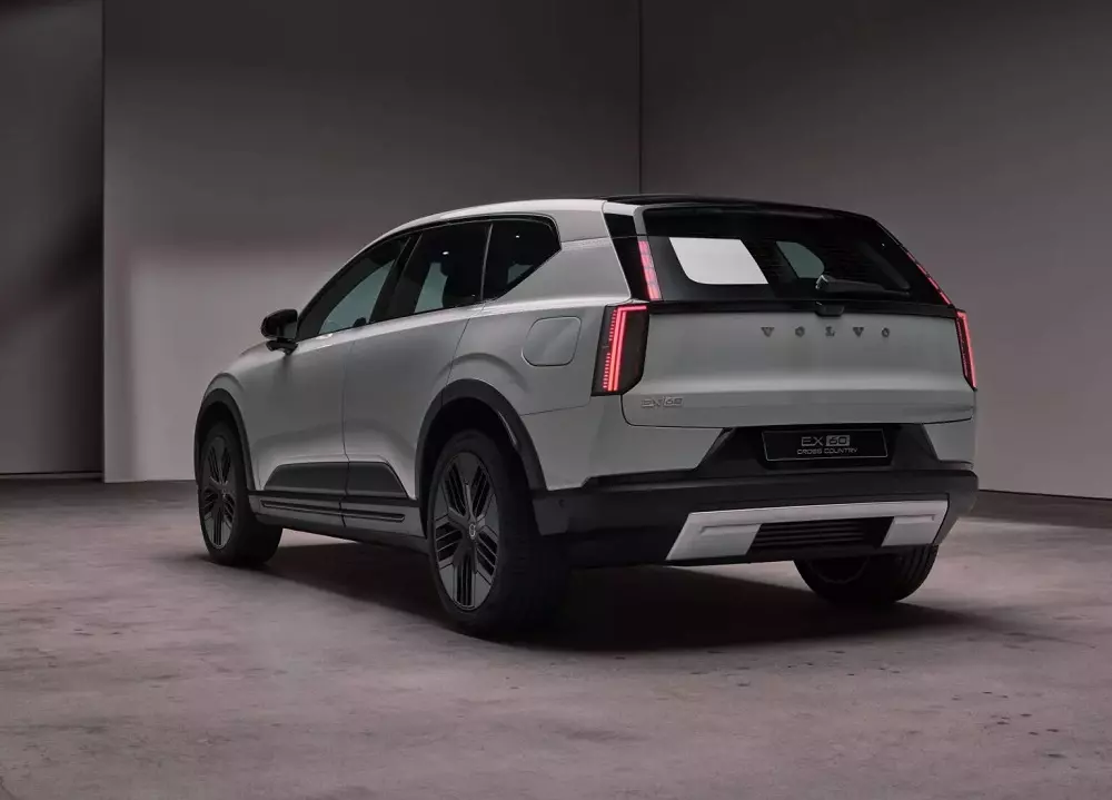 Volvo EX60 Cross Country