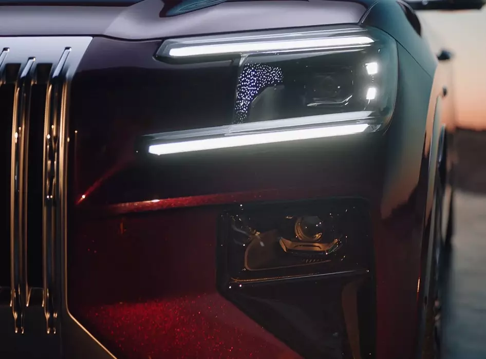 Đèn pha của Zeekr 8X được tạo thành từ 25.368 mặt cắt hình kim cương