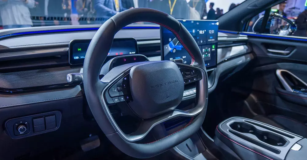 Khoang lái của Foxtron Bria