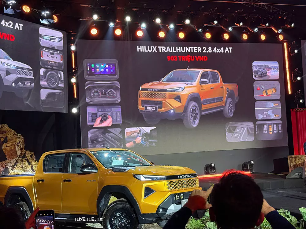 Toyota Hilux 2026 bản cao cấp nhất sở hữu màn hình thông tin giải trí 12,3 inch