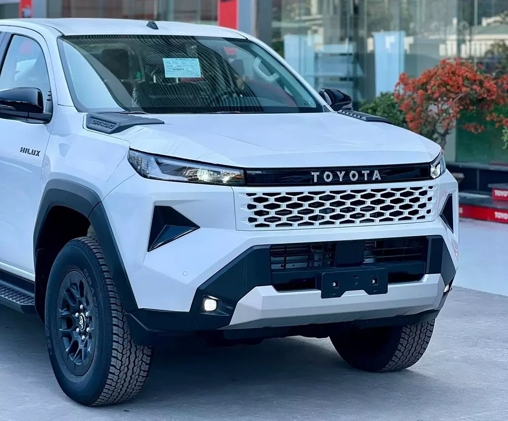 Chiếc Toyota Hilux 2026 này thuộc phiên bản 1 cầu số tự động.