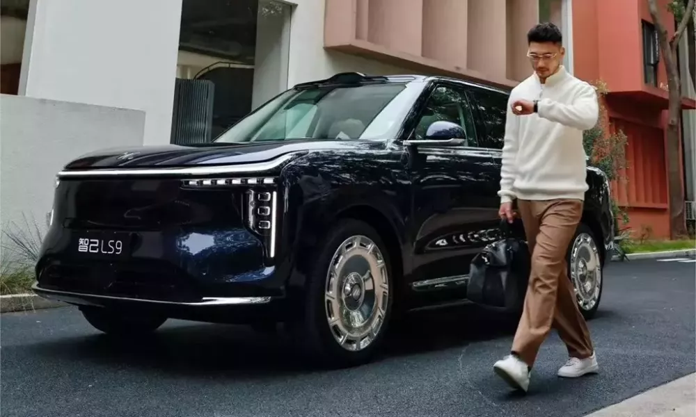 IM LS9 Hyper có hệ thống lái thông minh dẫn động bốn bánh hoàn toàn bằng điện với góc đánh lái 24 độ IM LS9 Hyper có hệ thống lái thông minh dẫn động bốn bánh hoàn toàn bằng điện với góc đánh lái 24 độ